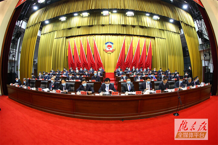 【市兩會(huì)視頻海報(bào)】努力開創(chuàng)新時(shí)代慶陽(yáng)政協(xié)工作新局面，為推動(dòng)慶陽(yáng)老區(qū)全面振興作出新的更大貢獻(xiàn)！