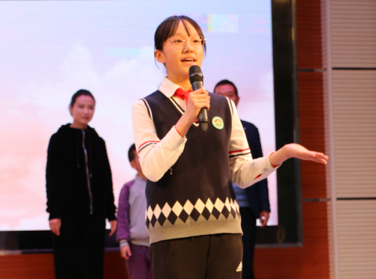 【新時(shí)代慶陽好少年·辛佳?！坑眯袆?dòng)綻放光彩