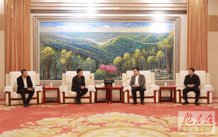 黃澤元周繼軍與阿里巴巴集團(tuán)副總裁、阿里云全球銷售總裁蔡英華一行座談